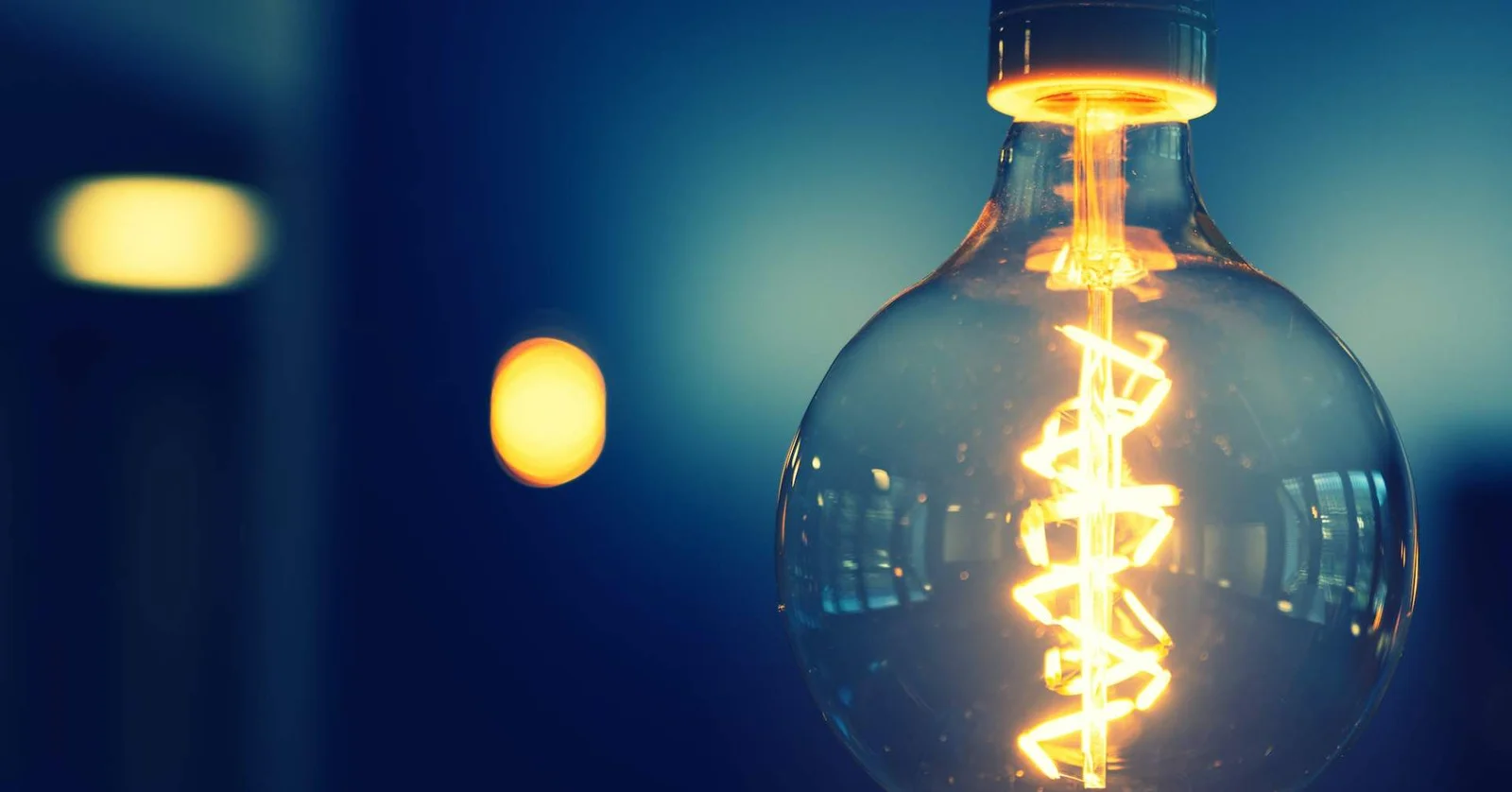 Smale-Electrical-lightbulb